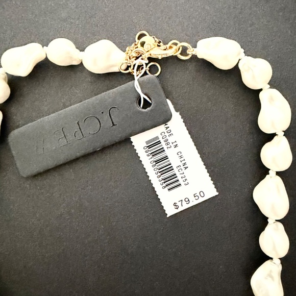 J Crew Baroque Pearl Necklace with Key Pendant in Brass NWT - Picture 4 of 4